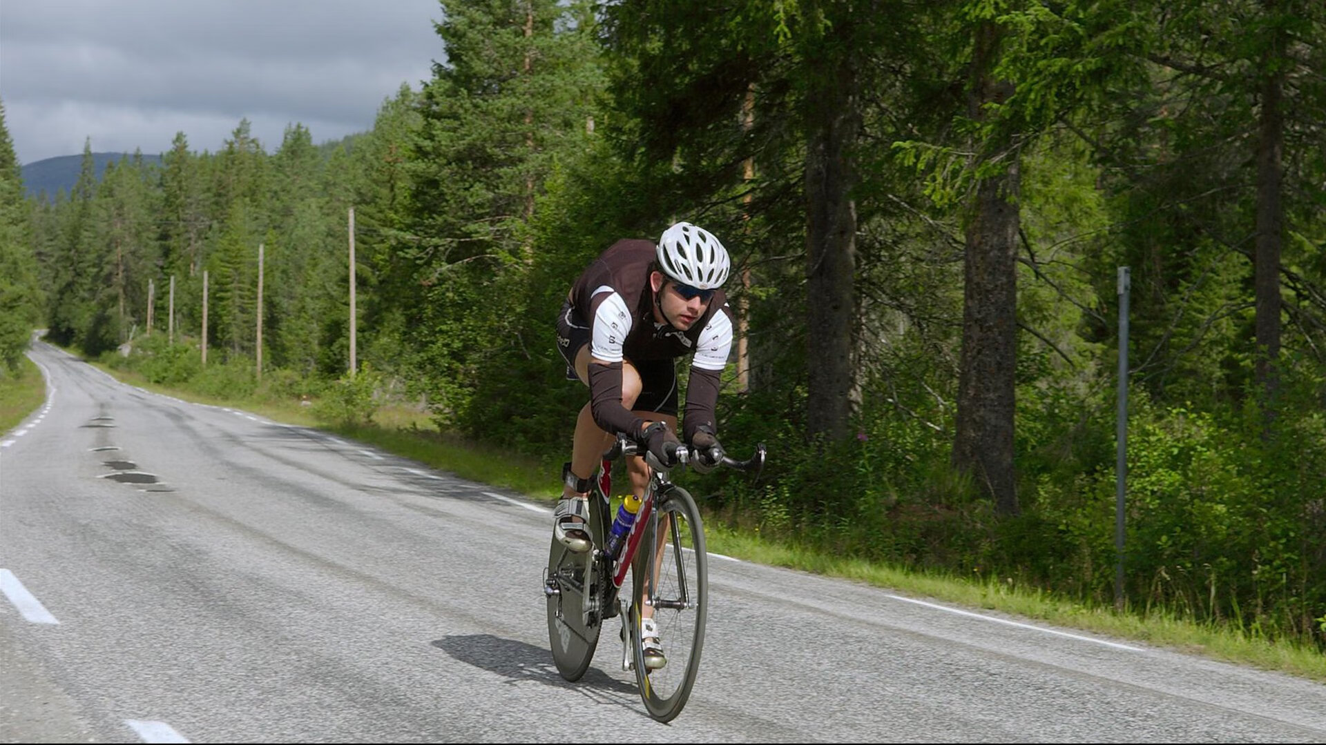 克罗地亚队在巴黎奥运会手球比赛中多次通过团队配合得分，克罗地亚奥运冠军
